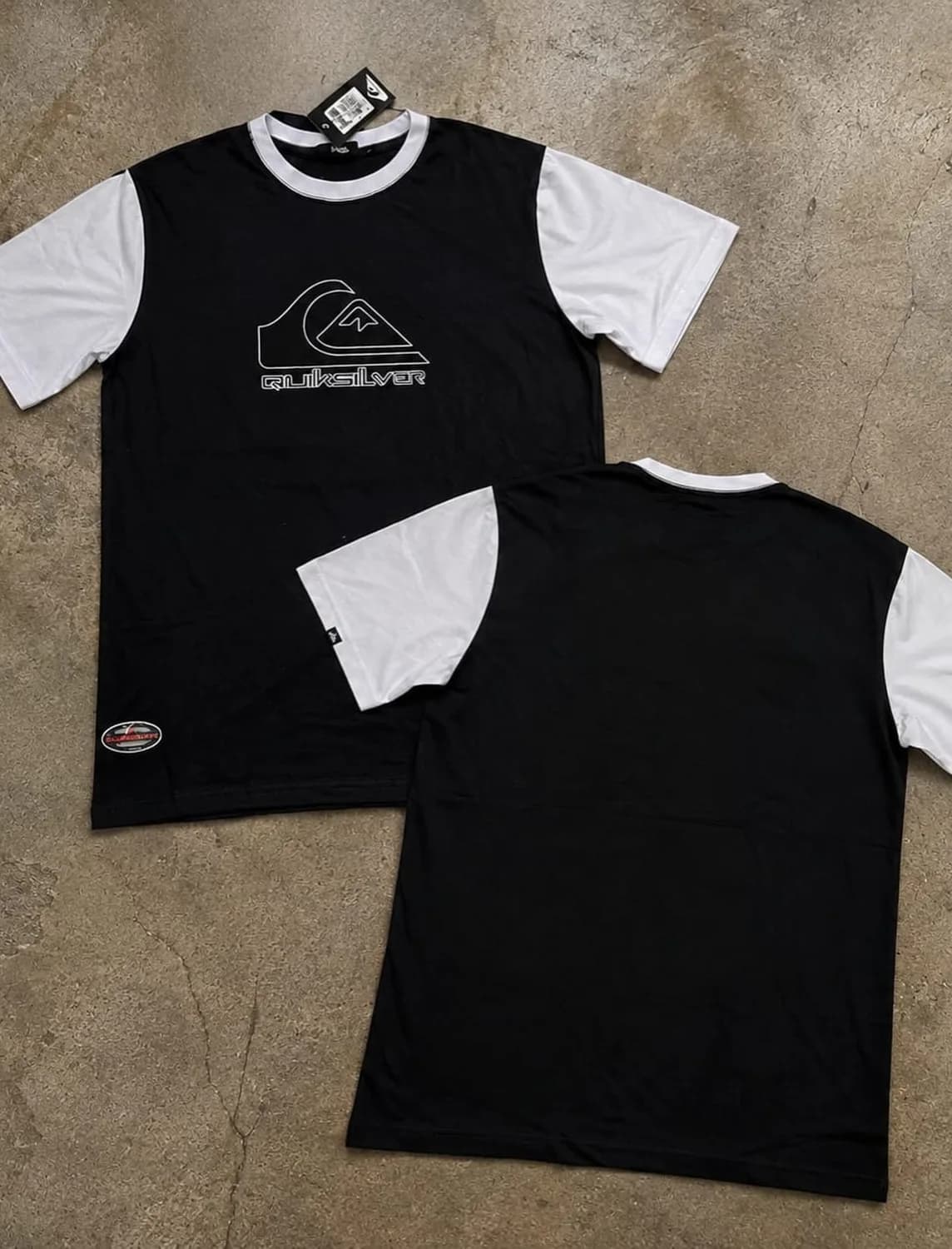 Camiseta Quiksilver preta de mangas brancas, foto 1 de 2