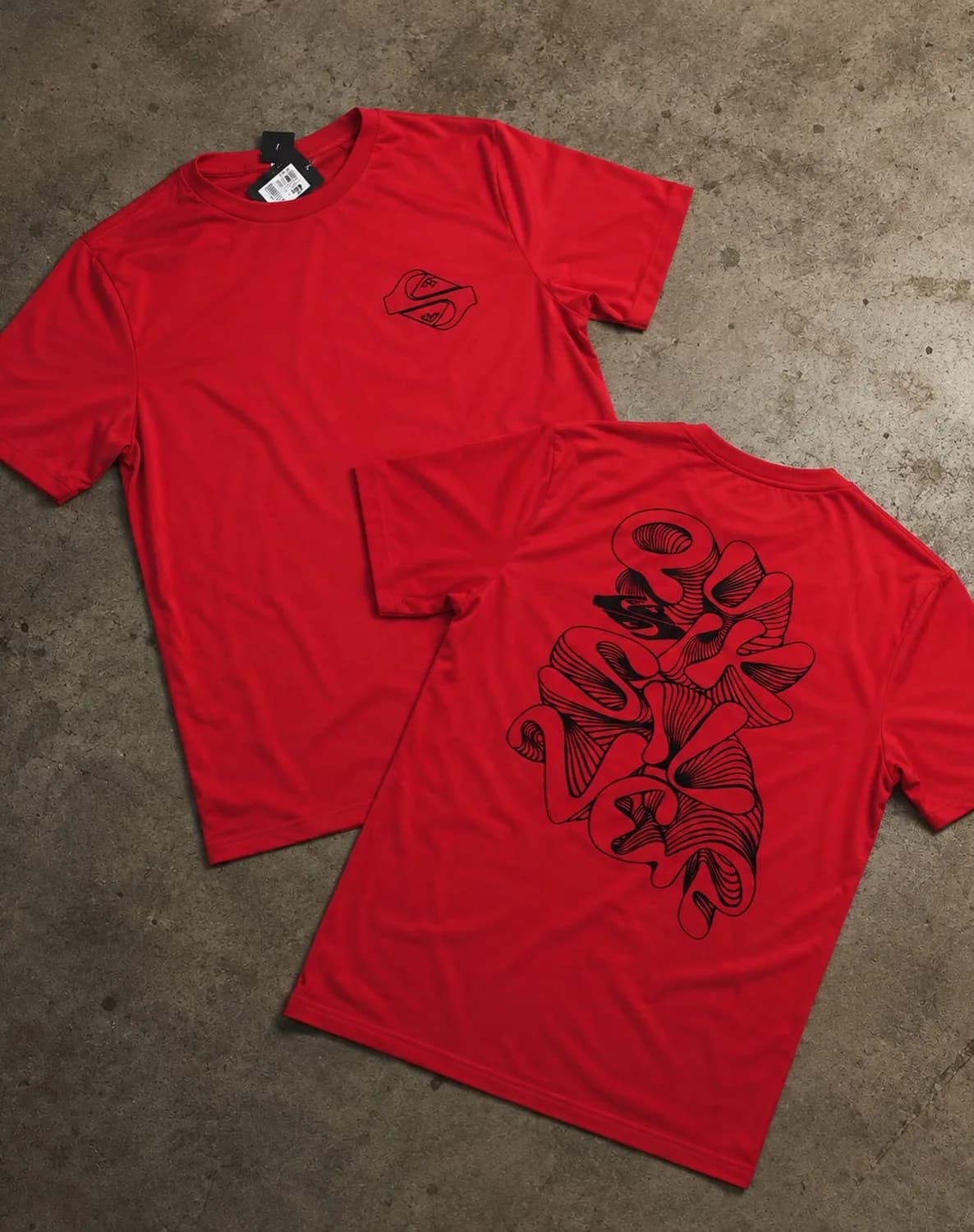 Camiseta vermelha estampada