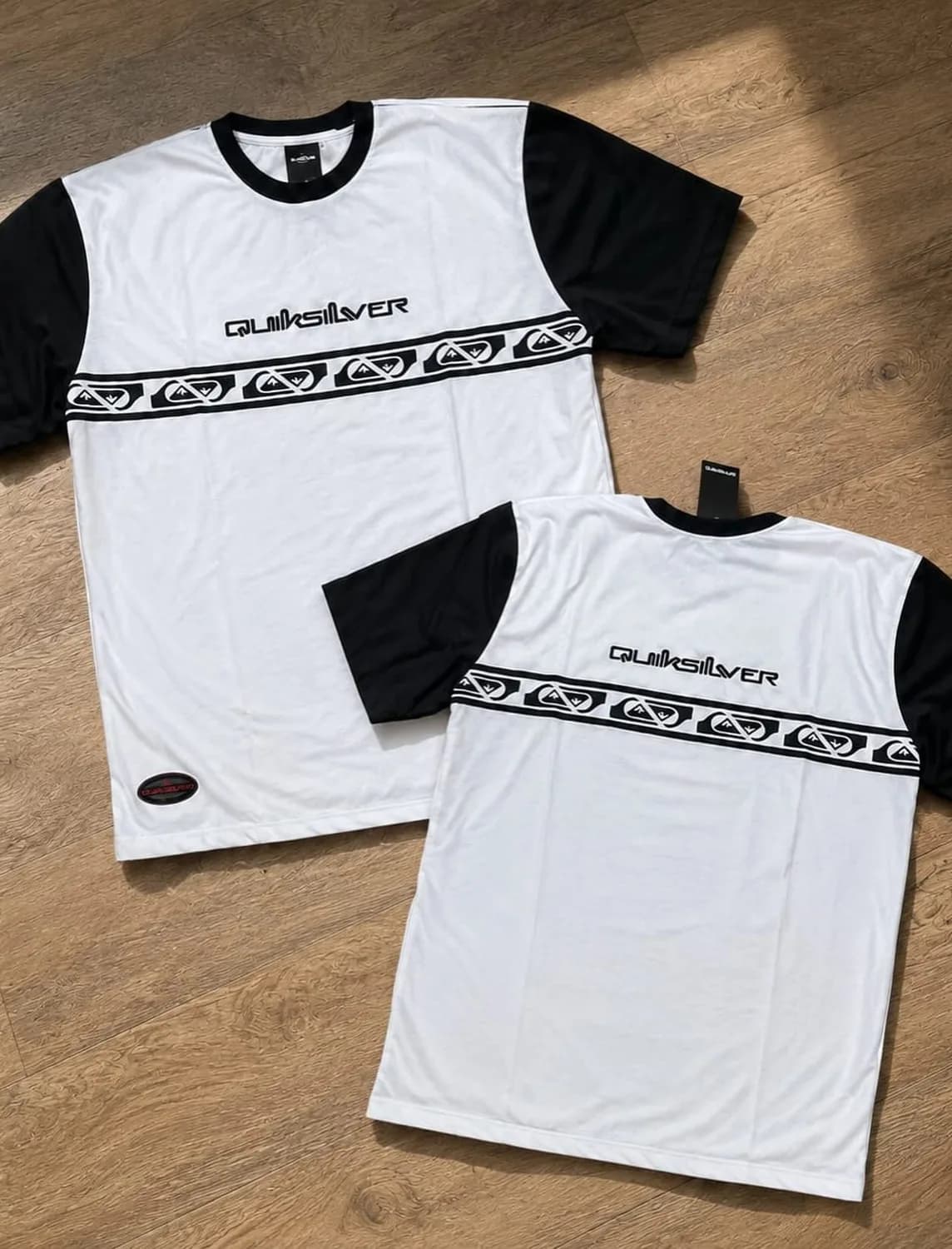 Camiseta Quiksilver branca de mangas pretas